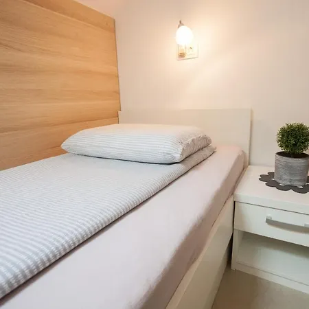 Klik منزل للإقامة *