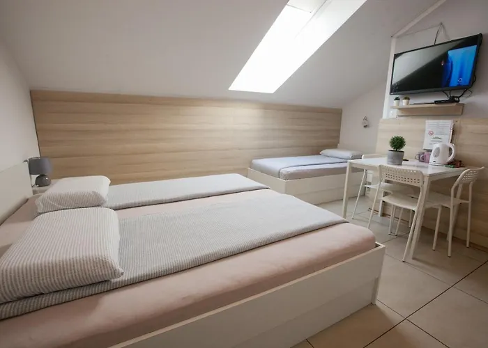 Nastanitev v družini Klik *